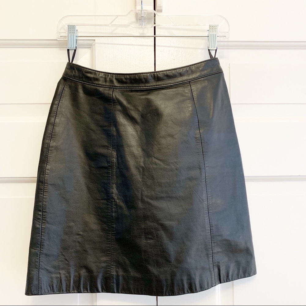 Vintage 100% Buttery Leather Soft Skirt in a Size 8